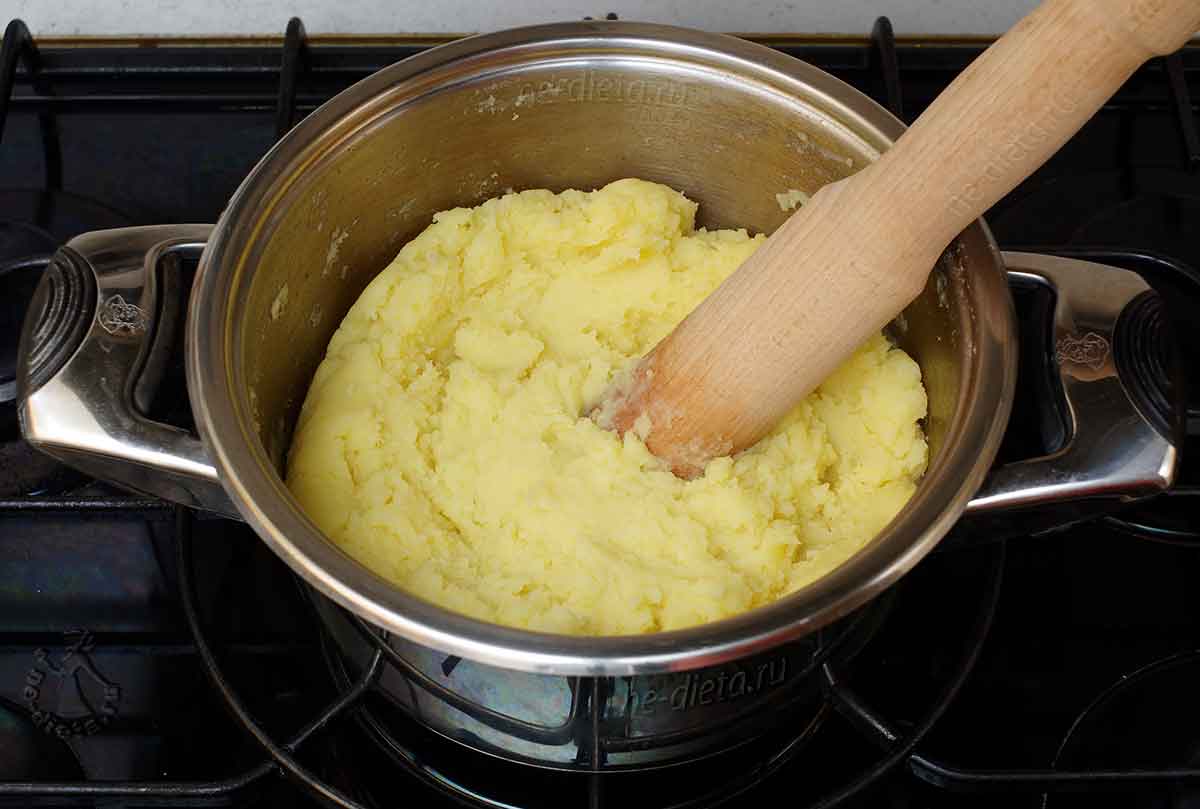 fc39f869bc7a02a92520cae9e0bf5fc7 Як приготувати смачне картопляне пюре — класичний рецепт пюре з картоплі з молоком і маслом з покроковими фото