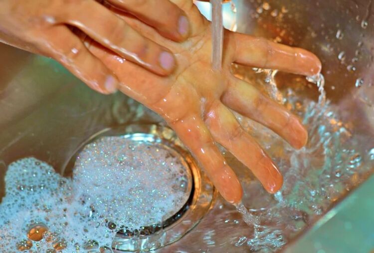 a44a7898baf663a372e67fd494cf8389 Як зробити антисептик для рук своїми руками в домашніх умовах