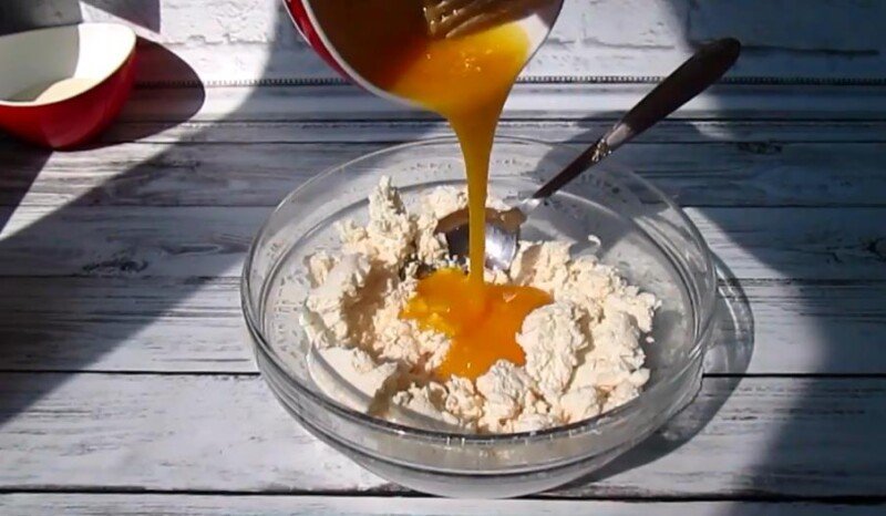 3ea1e2af5212df72cc8723238964d7ff Пишні сирники із сиру з манкою як у садку — рецепти на сковороді