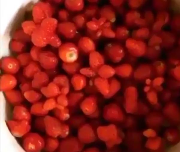 951ab89c5d4b1748b8e949353e9123e5 Варення з полуниць на зиму з цілими ягодами — 10 рецептів густого і прозорого полуничного варення