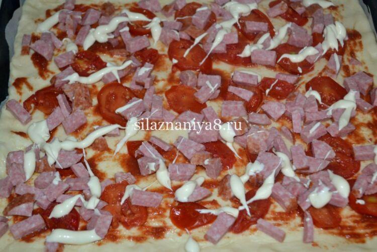 98b679b423c781cee0cb1fc532674129 Піца з помідорами, ковбасою і сиром (простий і смачний рецепт)