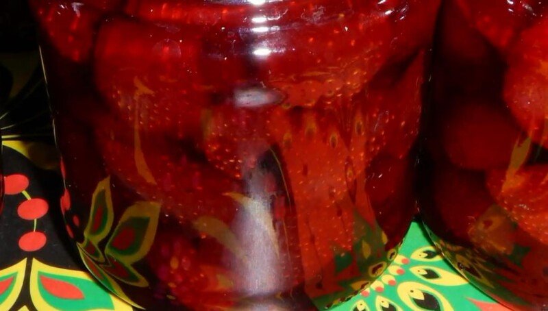 b80644e3c8da4c693b41a240a18676f4 Варення з полуниць на зиму з цілими ягодами — 10 рецептів густого і прозорого полуничного варення