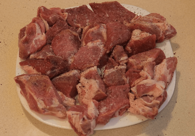 shashlyk iz svininy   8 luchshikh receptov marinada, chtoby myaso bylo myagkim i sochnym10 Шашлик зі свинини — 8 кращих рецептів маринаду, щоб мясо було мяким і соковитим