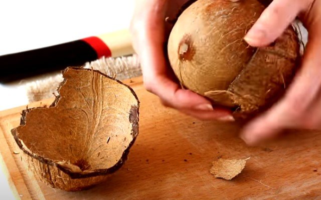 f0792644f4b9b446300bd08a66329696 Приготування кокосового молока і стружки в домашніх умовах з мякоті горіха