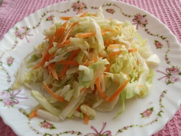 salat iz svezhejj kapusty – 7 ochen vkusnykh i bystrykh receptov45 Салат зі свіжої капусти – 7 дуже смачних і швидких рецептів