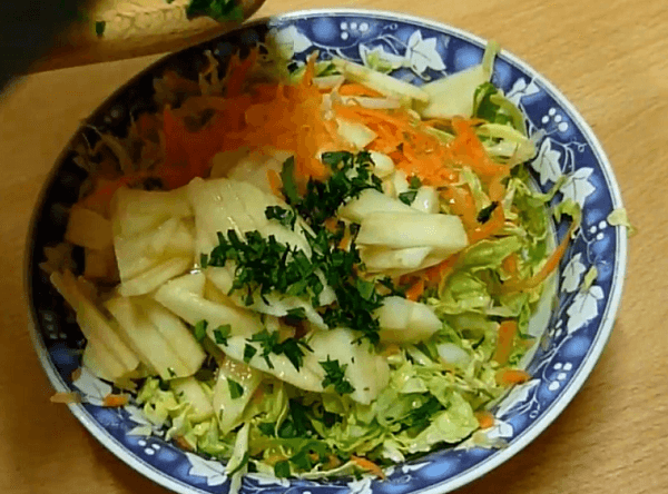 salat iz svezhejj kapusty – 7 ochen vkusnykh i bystrykh receptov66 Салат зі свіжої капусти – 7 дуже смачних і швидких рецептів