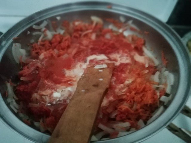 190513a684c82d650c8be46954dd6e27 Страви з минтая — філе минтая в томатно сметанному соусі на сковороді