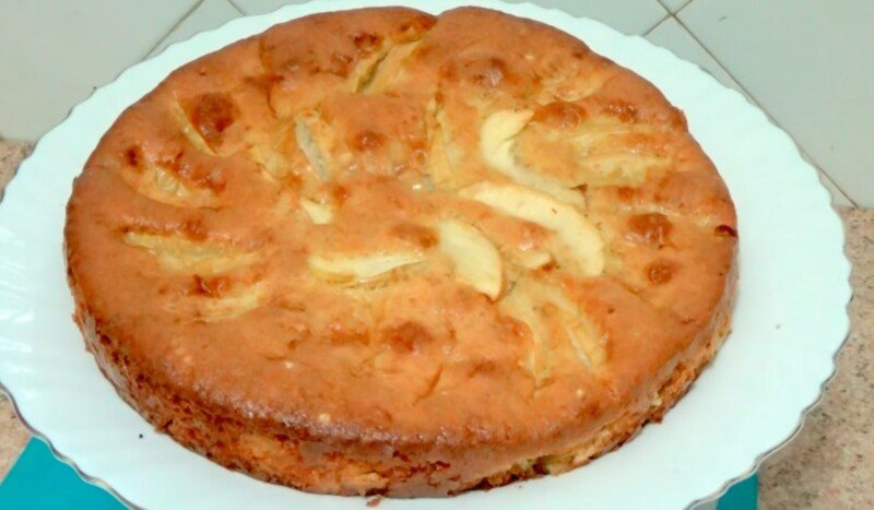 1df2b3cf177252d213eeb87c1b1f7734 Яблучний пиріг в духовці — 14 самих смачних і простих рецептів пирога з яблуками