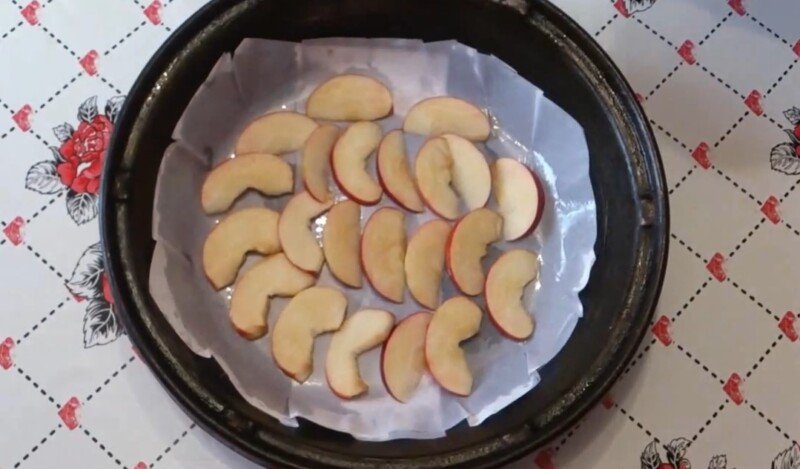 239d9a1ef261ccc52049e168cb330573 Яблучний пиріг в духовці — 14 самих смачних і простих рецептів пирога з яблуками