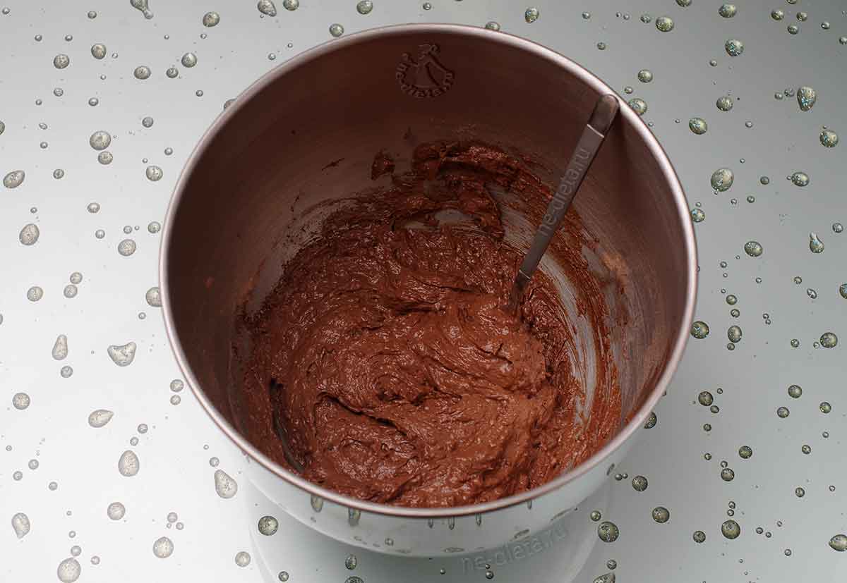 4b955931927b9869668a1216deea1aac Як спекти шоколадні кекси з полуницею — простий рецепт кексів з шоколадом і свіжими ягодами з покроковими фото