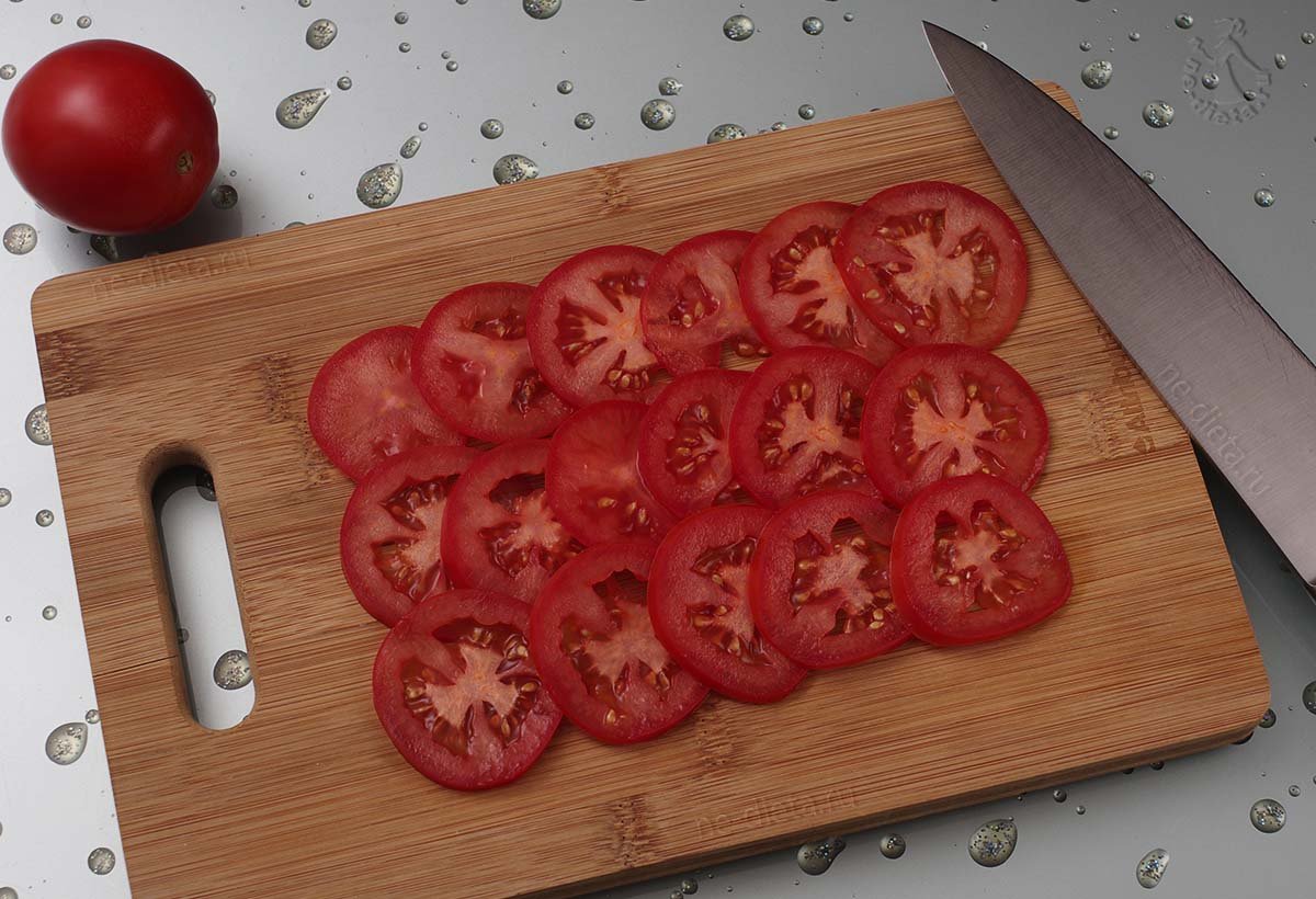4fedd7b492b7e78807d0291738a3a12c Як приготувати курку під помідорами і сиром на сковороді — рецепт курячого філе з помідорами і сиром з покроковими фото