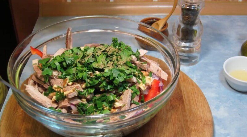 8408221e24b493df8181fbfdffdffb5d Салат з курячою грудкою — 21 простий рецепт смачного салату