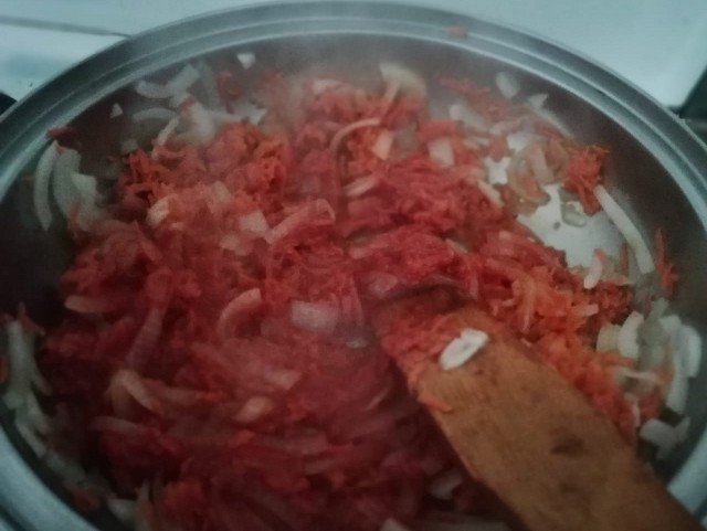 985f871b8369c64db3ba2d0c93a0b2de Страви з минтая — філе минтая в томатно сметанному соусі на сковороді