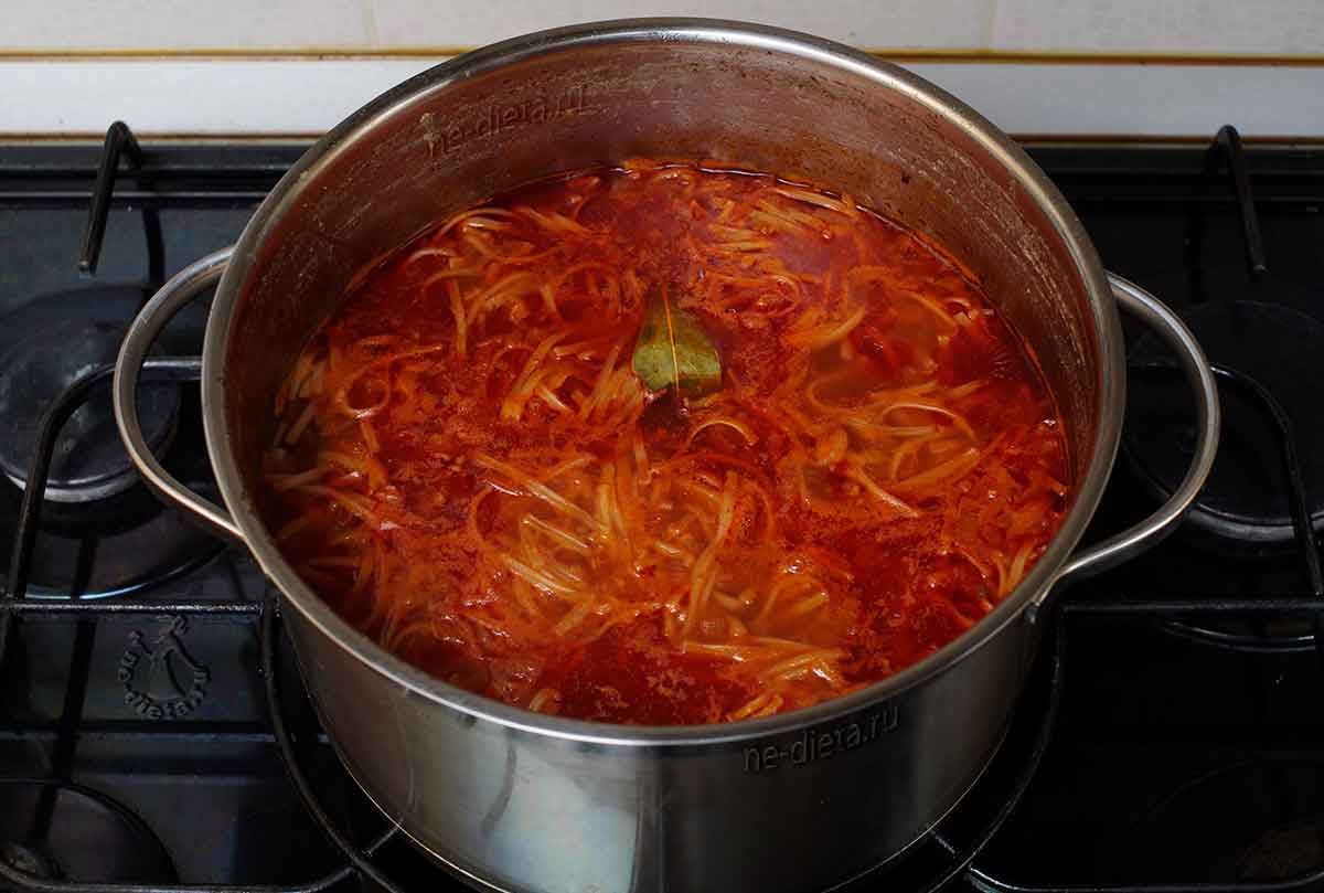 b8094ebdf62dd07038078a78b8540222 Як приготувати суп з квасолею і локшиною — простий рецепт квасоляного супу на воді або мясному бульйоні з покроковими фото
