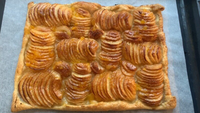 e073b069c4e7bf42bae3f38a74801090 Яблучний пиріг в духовці — 14 самих смачних і простих рецептів пирога з яблуками