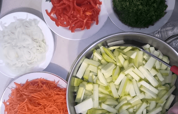 salaty iz kabachkov na zimu – samye vkusnye recepty63 Салати з кабачків на зиму – найсмачніші рецепти