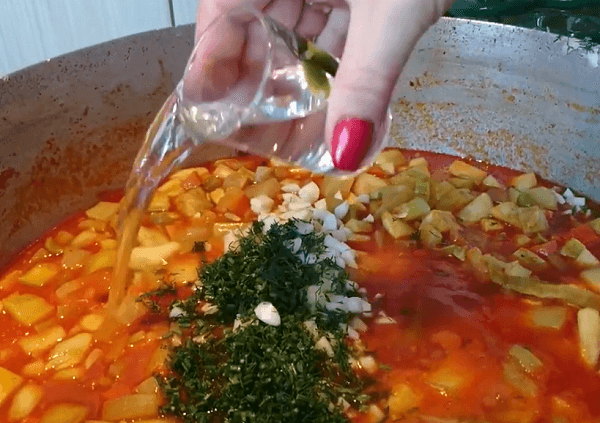 salaty iz kabachkov na zimu – samye vkusnye recepty70 Салати з кабачків на зиму – найсмачніші рецепти