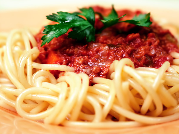  Томатний соус для спагетті зі свіжих помідорів або томатної пасти