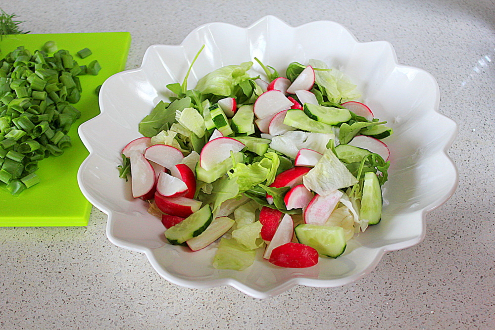  Легкий салат з редискою і фетакі
